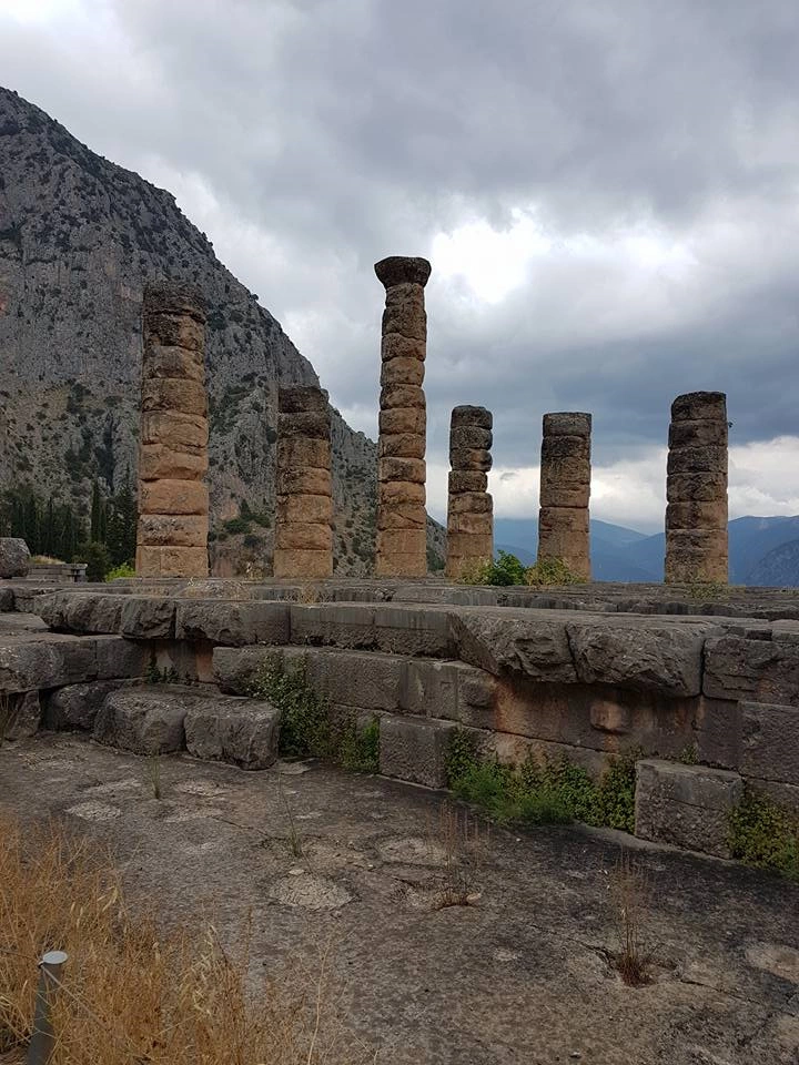 Κίονες στον αρχαιολογικό χώρο των Δελφών (2017)
